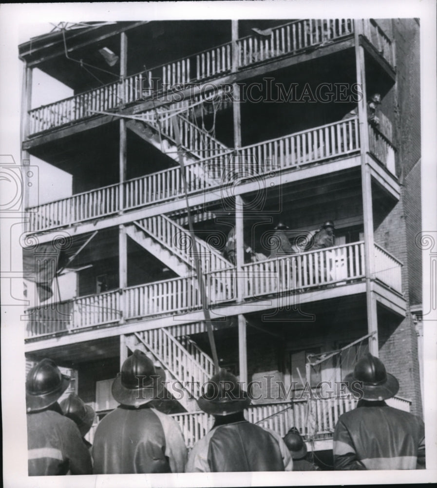 1954 Press Photo Four were dead from the tenement fire