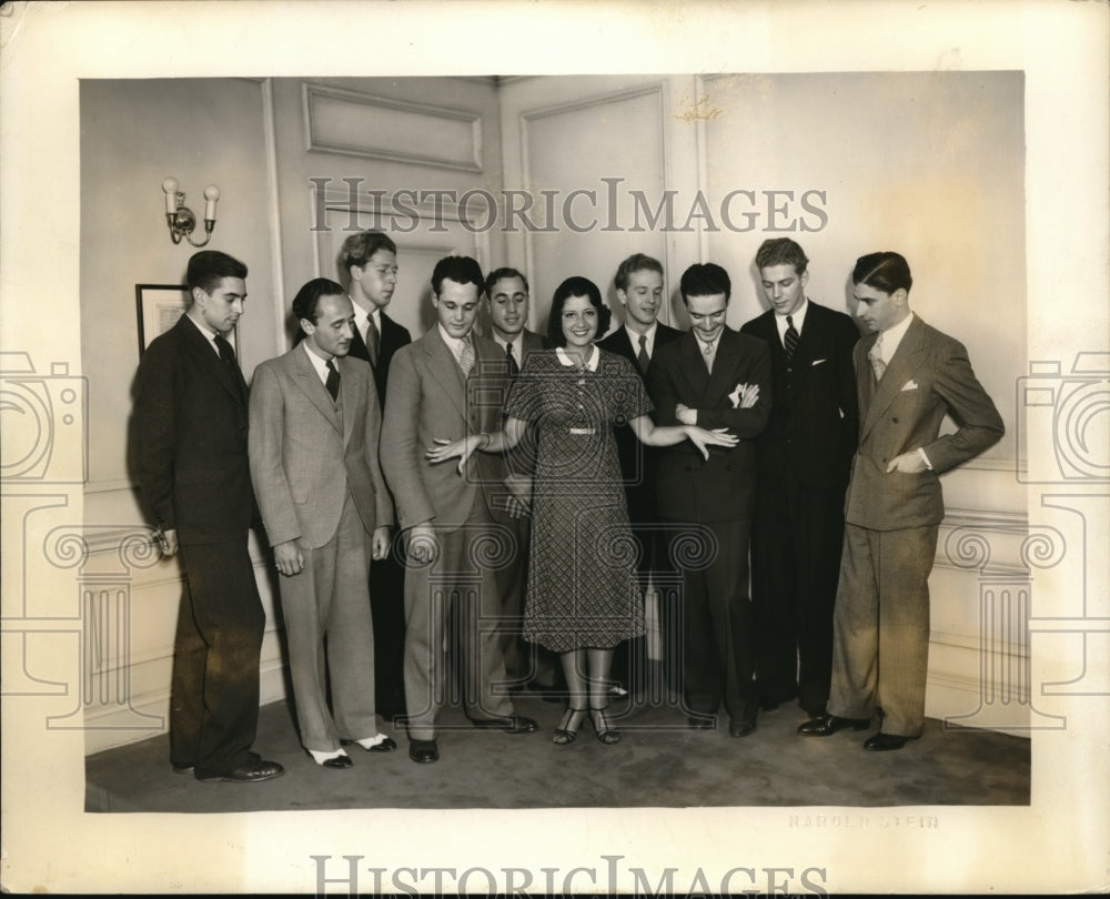 1932 Press Photo Fay Marbe & men to train as manicurists Carlson, Brown