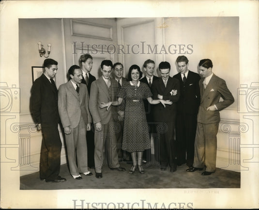 1932 Press Photo Fay Marbe & men to train as manicurists Carlson, Brown