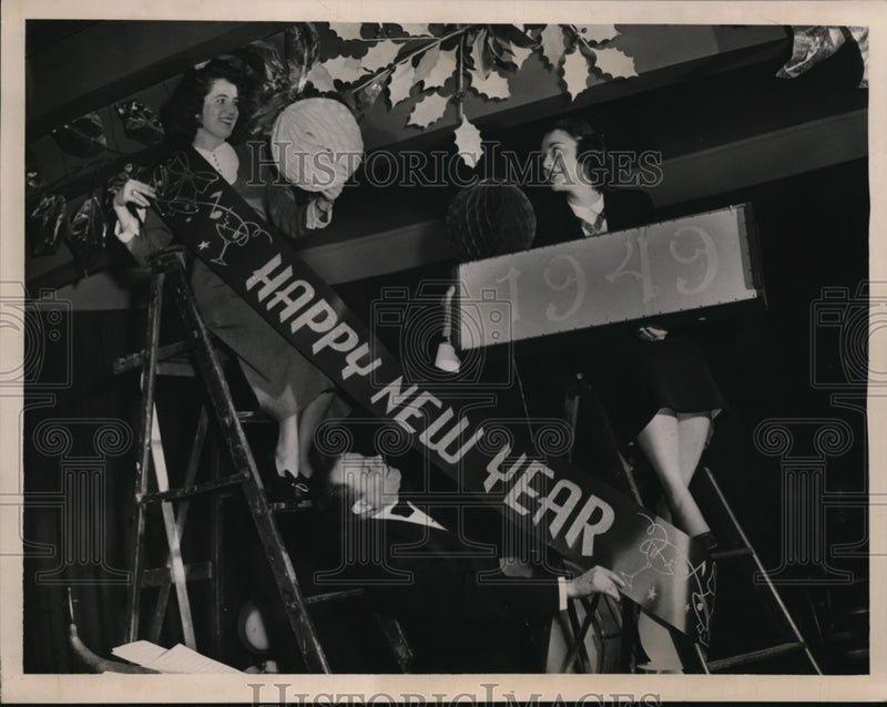 Load image into Gallery viewer, 1948 Press Photo Hollander Vogue Room Happy New Year banner june Morten,
