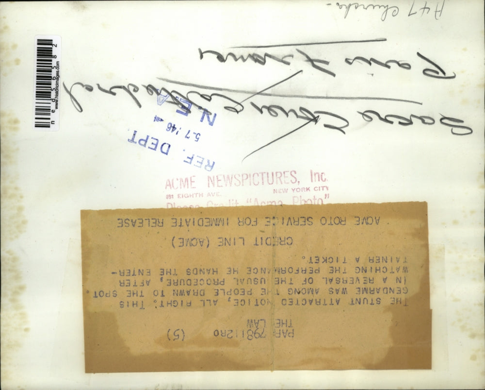 1946 Press Photo Policeman at rehearsal of a entertainment rider