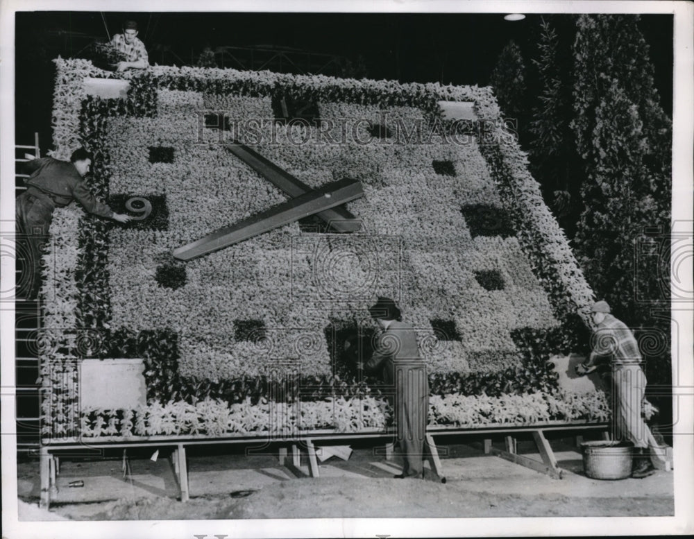 1956 Press Photo Floral Clock in Department of Parks and Recreation Detroit