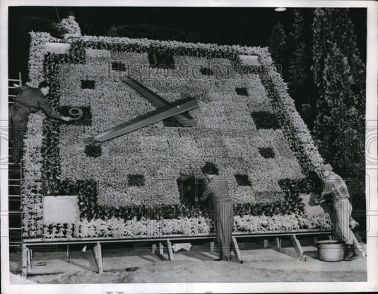 1956 Press Photo Floral Clock in Department of Parks and Recreation Detroit