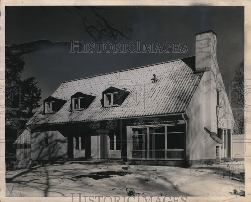 Load image into Gallery viewer, 1953 Press Photo Swedish house built with cement blocks
