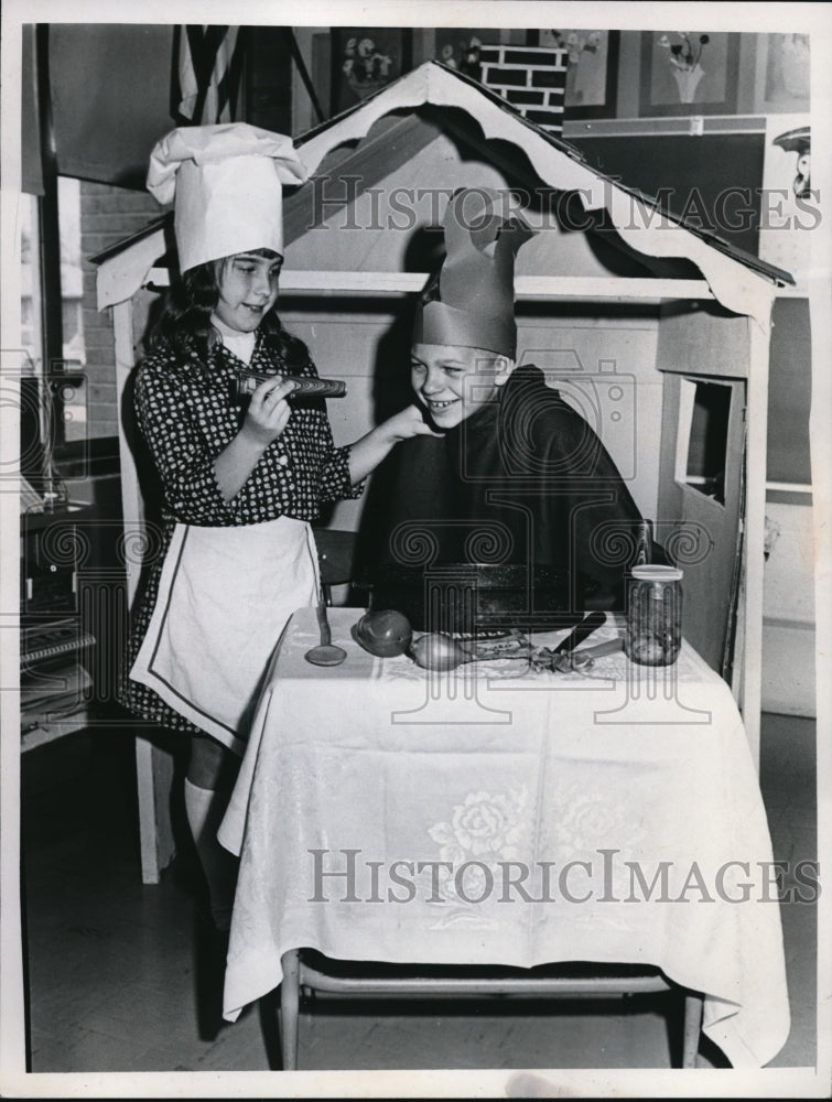 1967 Press Photo Pamela Linder and Myron Levenski of mapledale Elementary School- Historic Images