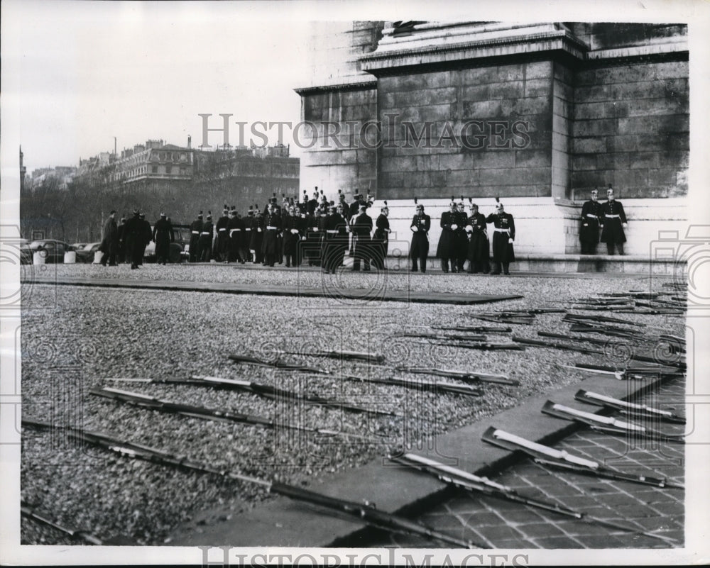 1956 Press Photo Members of French Republican Guards at the ceremony