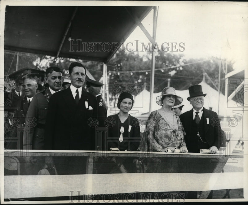 Load image into Gallery viewer, 1930 Press Photo Virginia notables at opening of annual Army show
