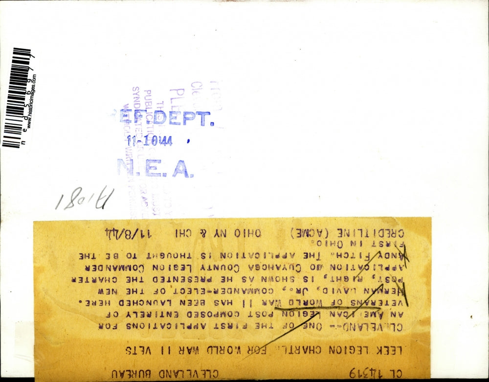 1944 Press Photo Viewing American Legion Application