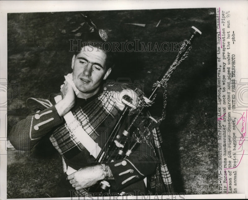 Load image into Gallery viewer, 1953 Press Photo Alex Lawson of Royal Canadian Air Force
