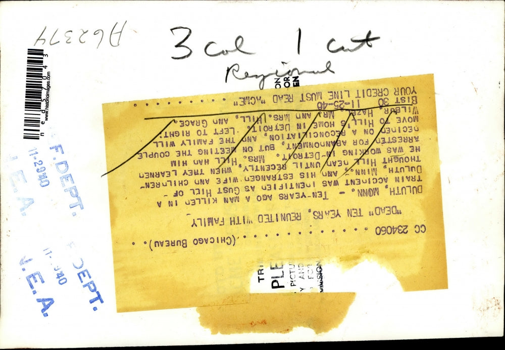 1946 Press Photo Gust Hill Reunited With Family After Ten Year Separation