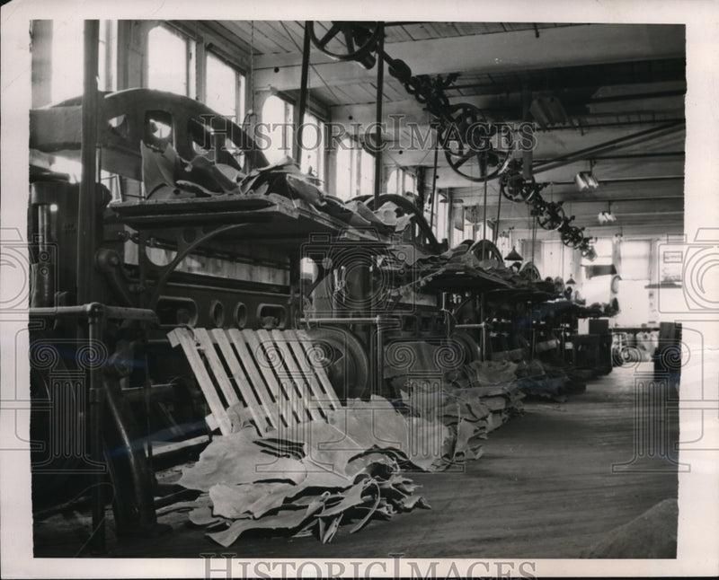 Load image into Gallery viewer, 1948 Press Photo The sole cutting machines in the Regal Shoe Company Plant
