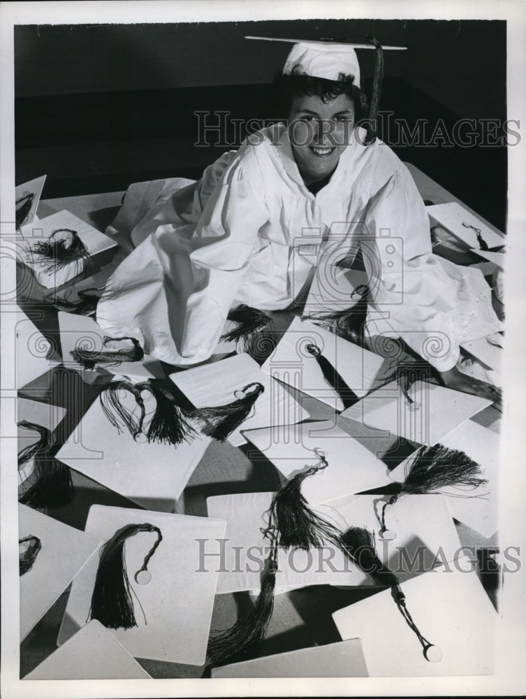 Load image into Gallery viewer, 1959 Press Photo Darlene Stauffer of Topeka Tries Assortment Of Graduation Caps
