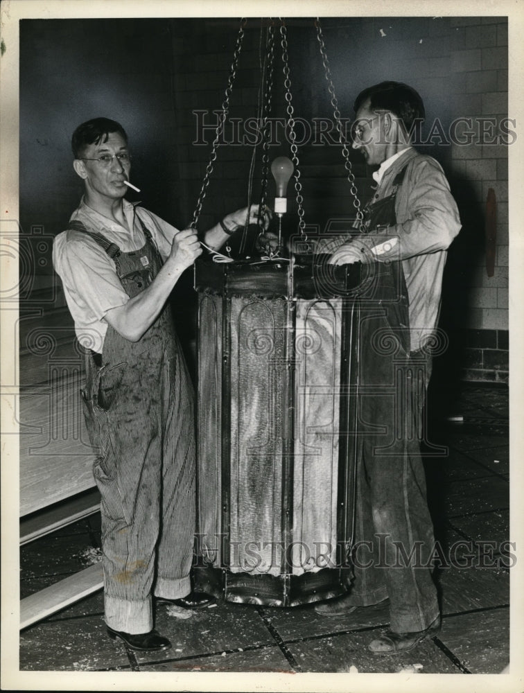 1940 Press Photo Frank Fox & Ollie Slaby of St. Lawrence's Church