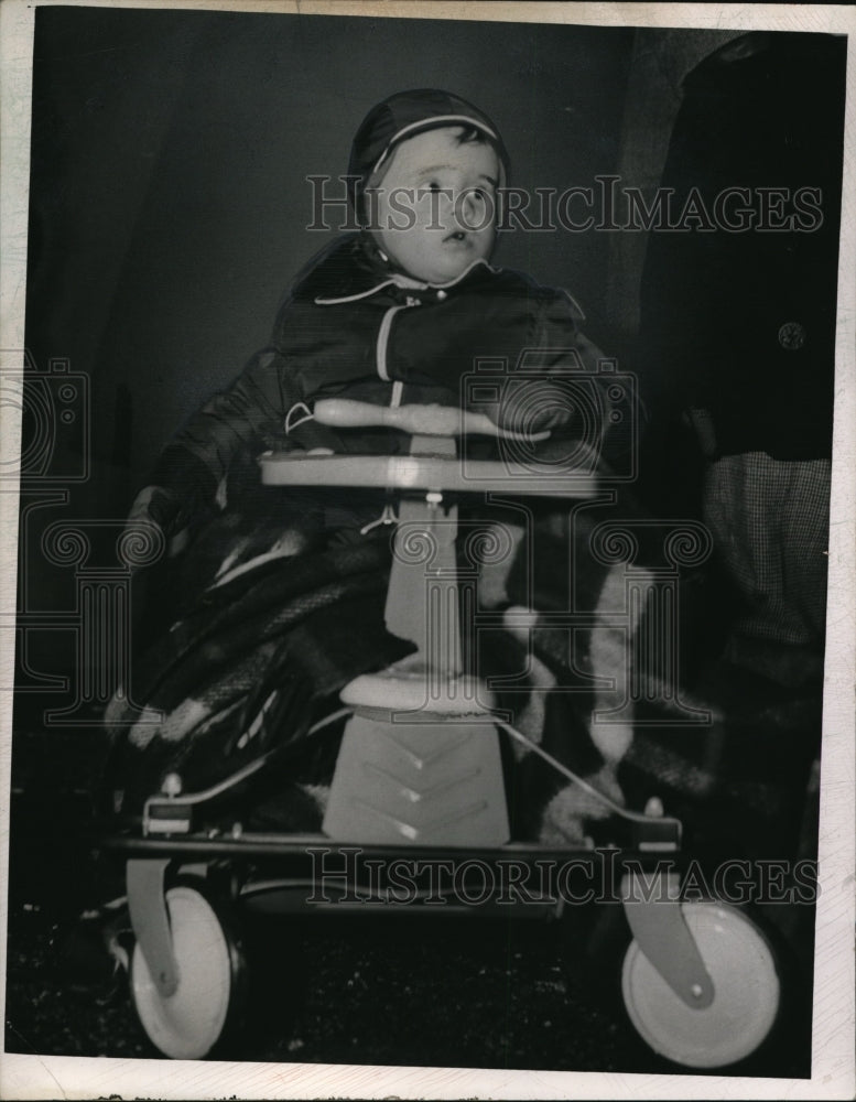 Load image into Gallery viewer, 1949 Press Photo Little Billy Schoefer
