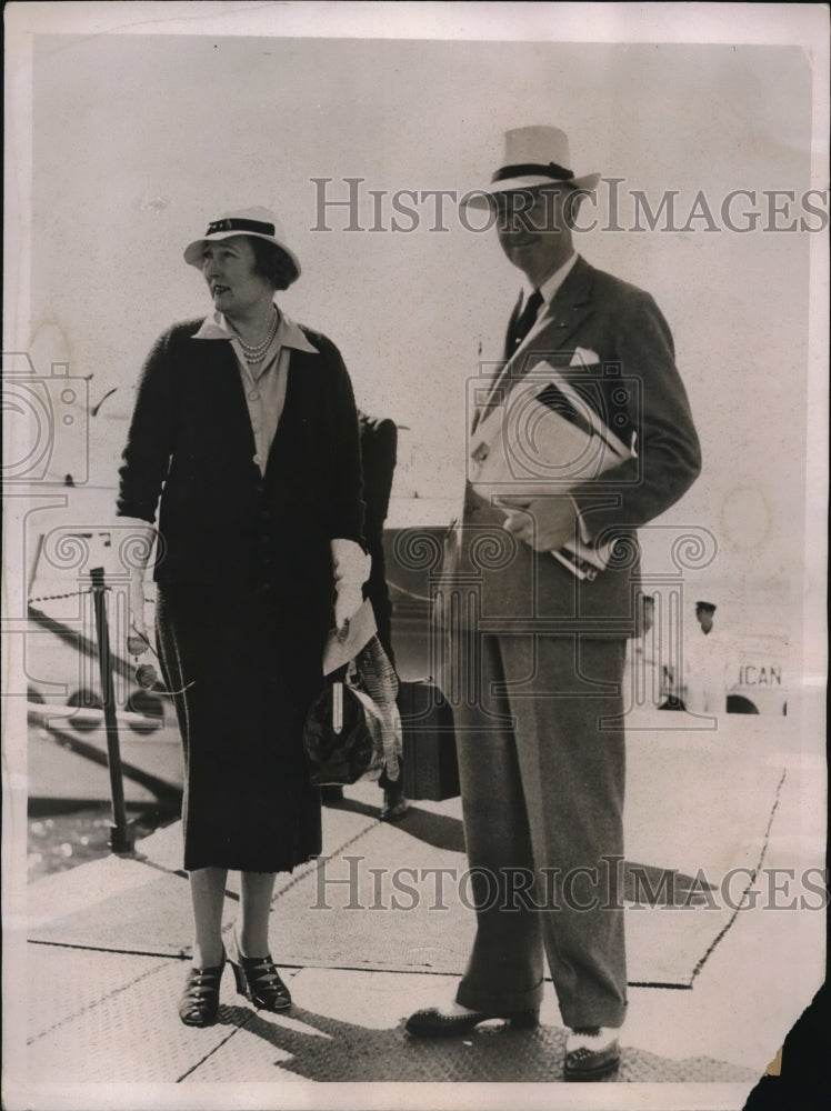 Load image into Gallery viewer, 1937 Press Photo T.O.M. Sopwith with Mrs. Sopwith during arrival in Miami
