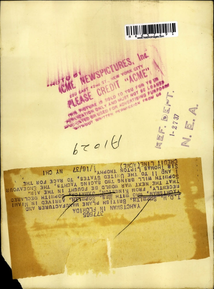 1937 Press Photo T.O.M. Sopwith with Mrs. Sopwith during arrival in Miami