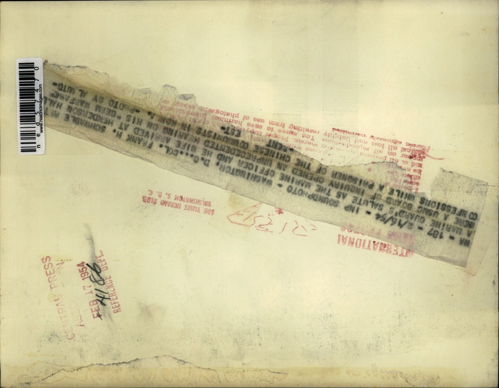 1954 Press Photo Marine Officer & his Wife Arrived at Henderson Hall