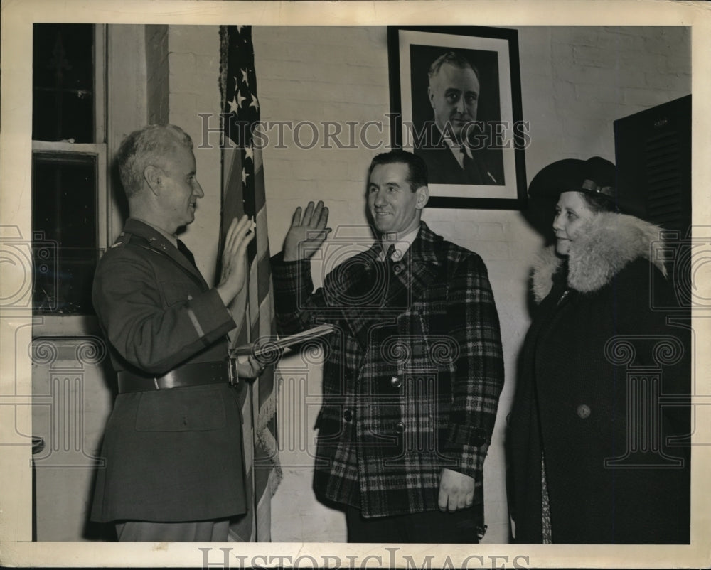 1941 Press Photo Col. John F. DAye Swearing in Andrew Klee