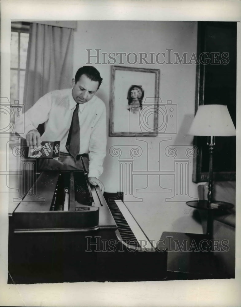 1945 Press Photo Cleaning of Piano