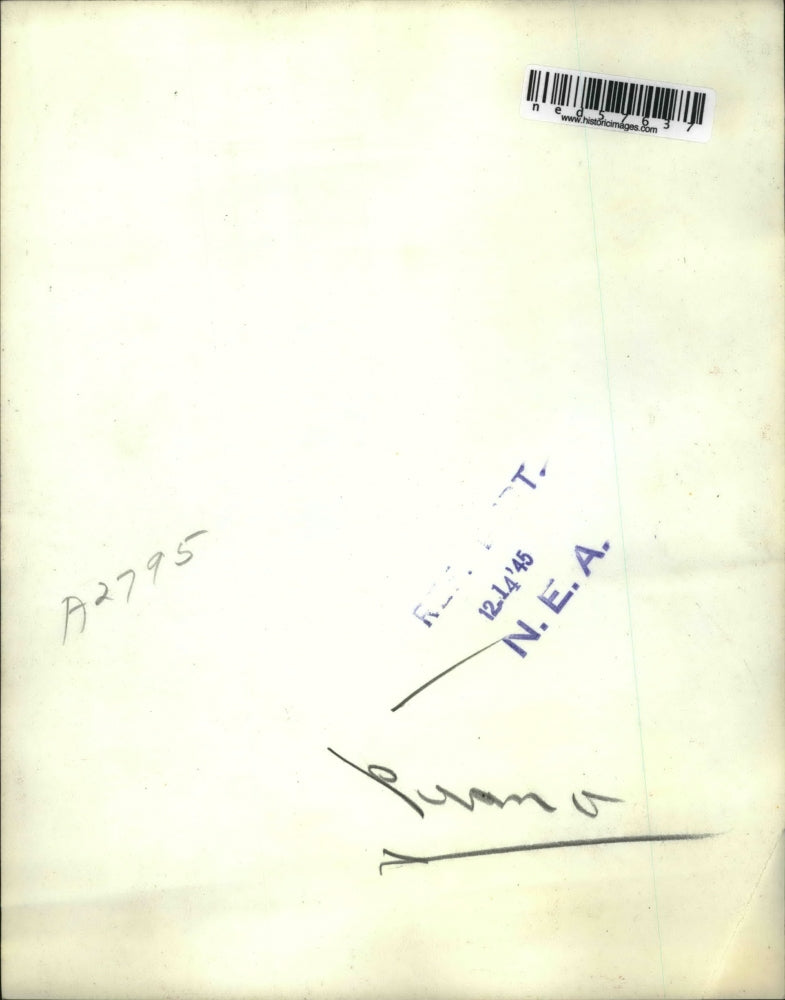 1945 Press Photo Cleaning of Piano