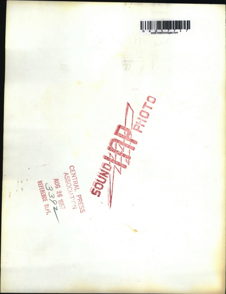 1957 Press Photo Mal Sidley PR Director at Beverly Hills Hotel as he appeared