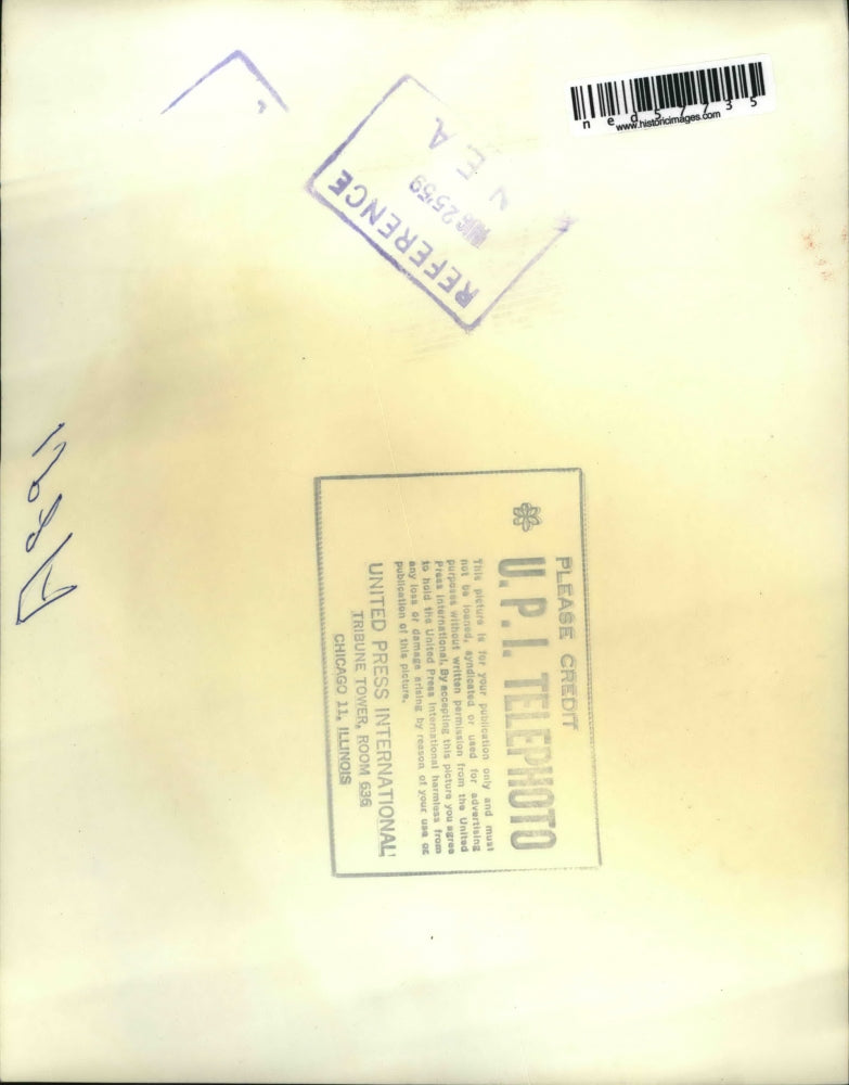 1959 Press Photo Mary Louise Sumrow with her doll at the UCLA medical center