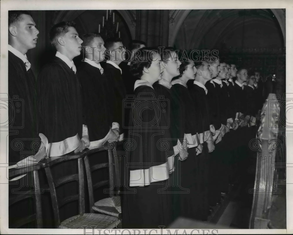 1953 Press Photo Heights chorus at American Cathedral in Paris