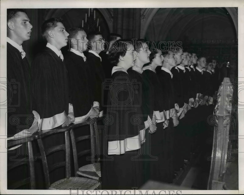 Load image into Gallery viewer, 1953 Press Photo Heights chorus at American Cathedral in Paris
