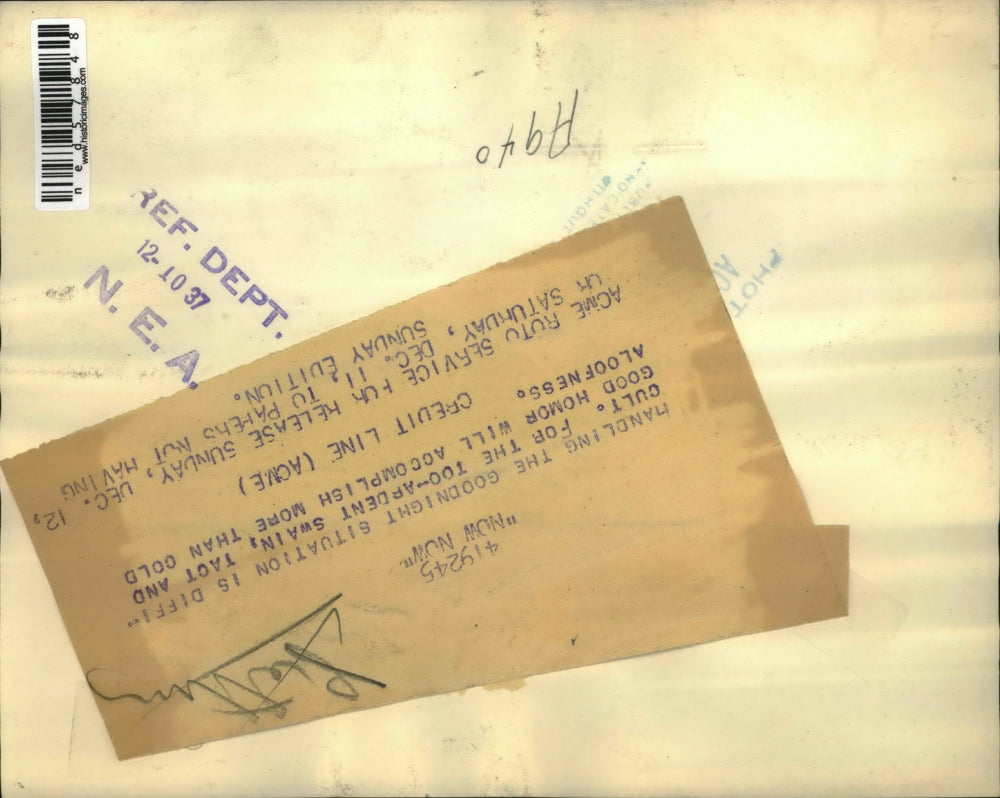 1937 Press Photo Handling the goodnight situation is difficult for the too