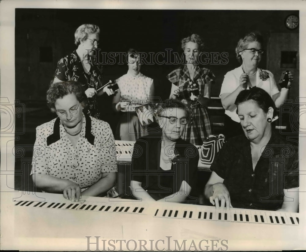 1957 Press Photo Keyboard lessons for Kentucky teachers