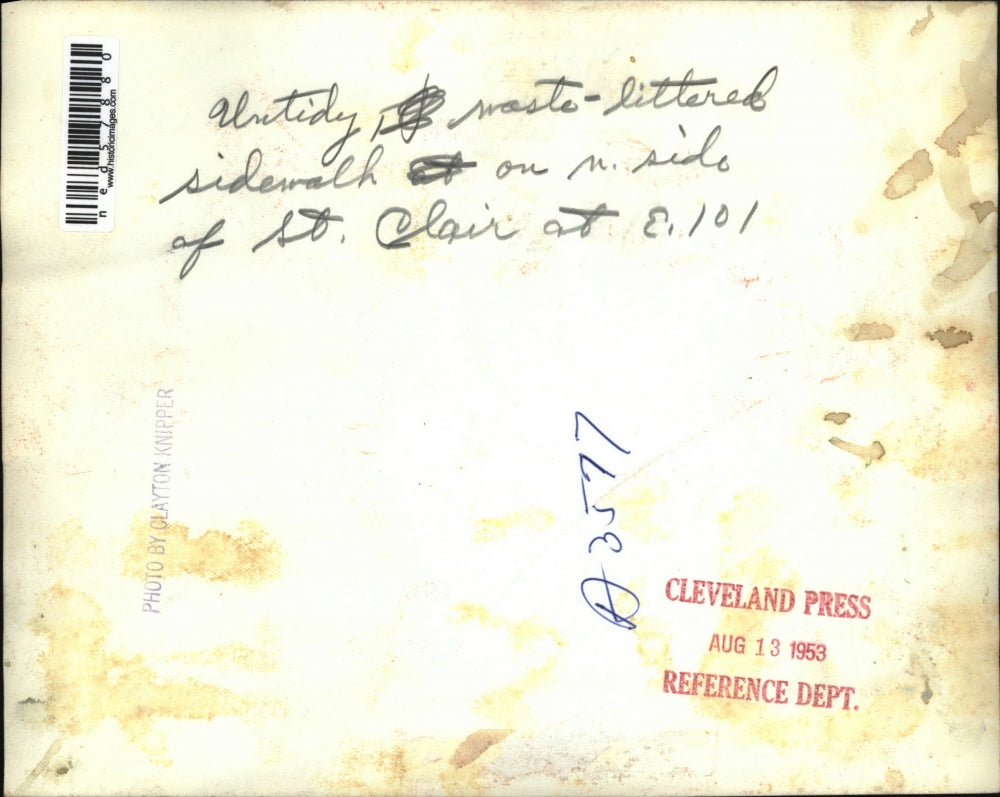 1953 Press Photo Untidy most Littered sidewalkon side of st. Clair.