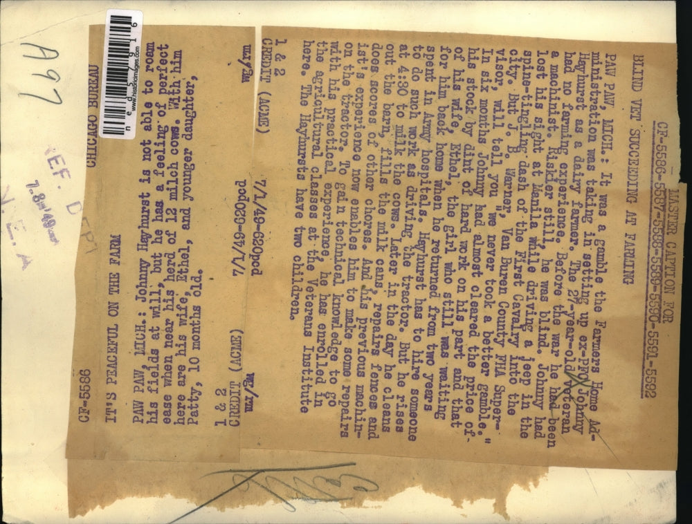 1949 Press Photo Johnny Hayhurst with his wife, Ethel, and daughter, Patty.