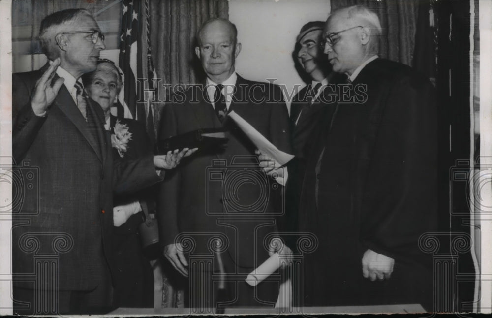 1956 Press Photo In a ceremony at the White House, Percival F. Brundage