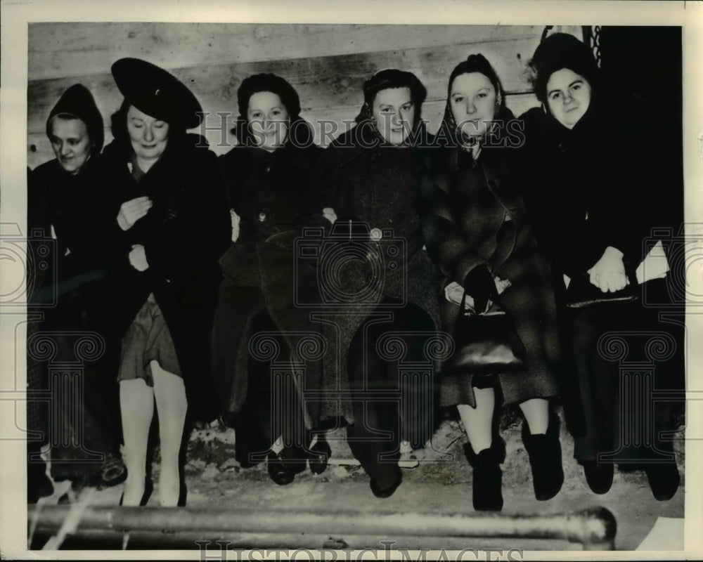 1941 Press Photo Women employed of the Eaton Manufacturing Company- Historic Images