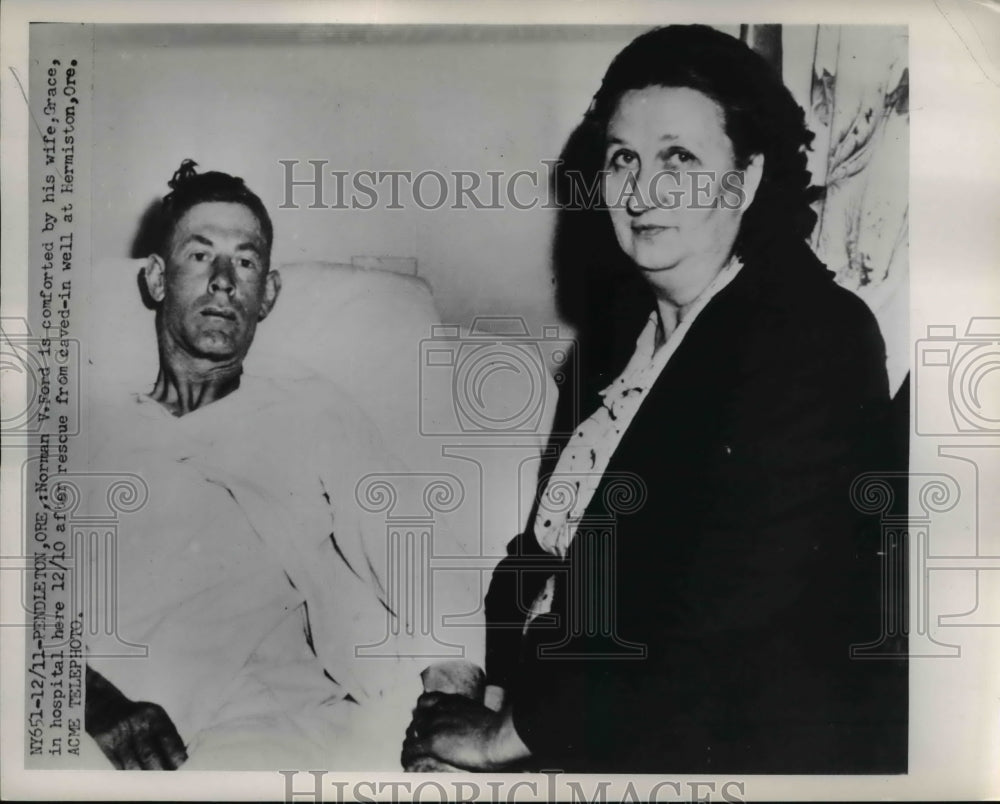 1951 Press Photo Pendelton Ore Norman Ford & wife Grace , rescued from well