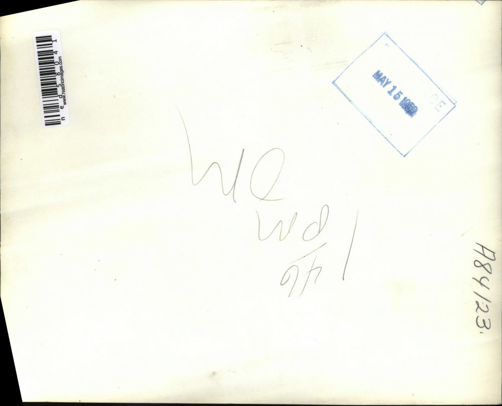 1952 Press Photo Mrs. Gladys Fernan gratefully hugs her baby, Carol Ann