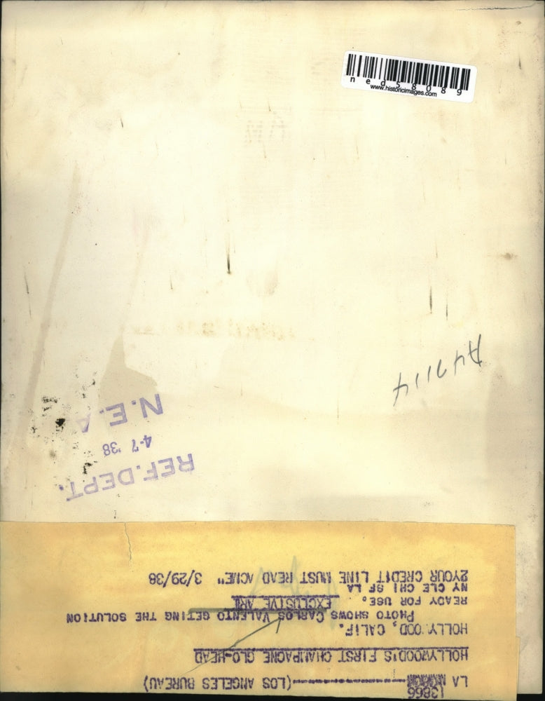 1938 Press Photo Hollywood Calif Carlos Valento preps champagne glo head