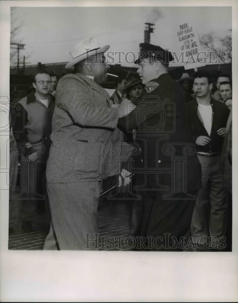 1954 Press Photo Park Drop Forge Co plant strike in Cleveland Ohio