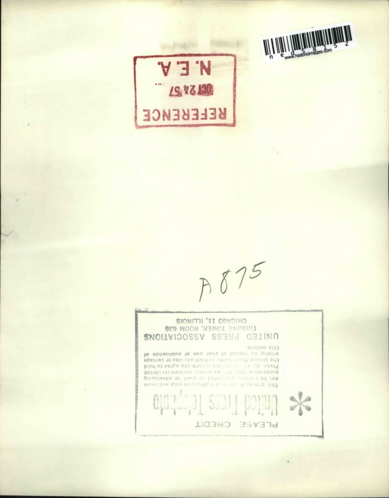 1957 Press Photo Semi-general war memorial after Queen Elizabeth placed wreath