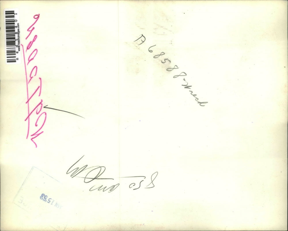 1953 Press Photo Issaquah Texas Bill McFarland at crash of plane ina storm