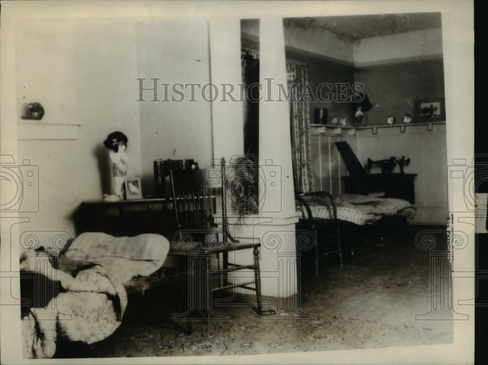 1927 Press Photo Interior of rooms of artist home where they were slain