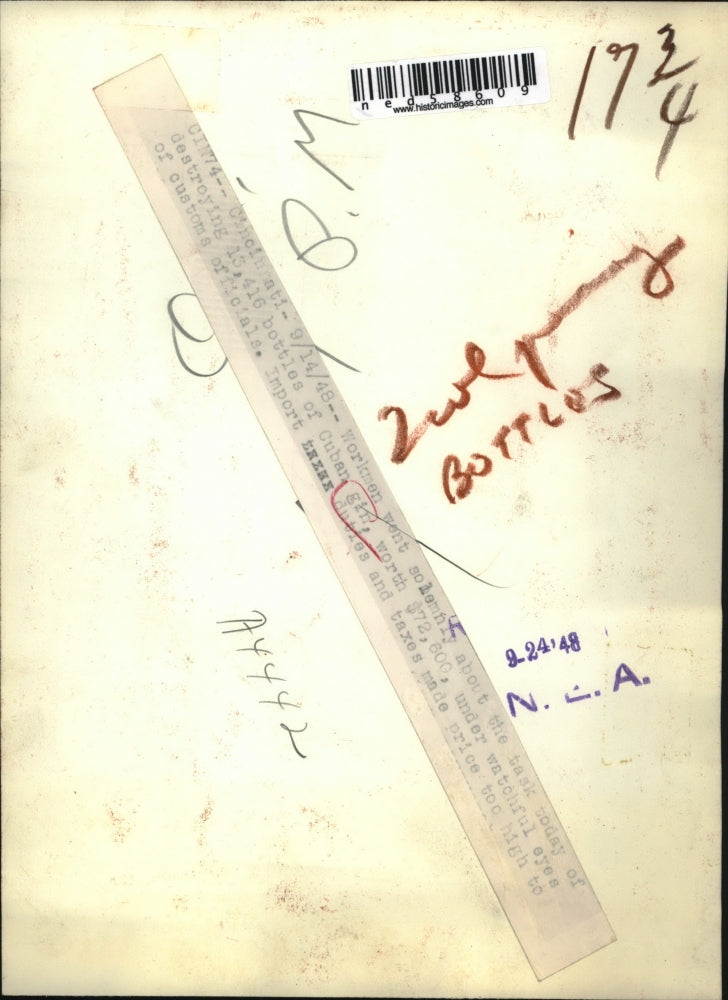 1948 Press Photo Workmen Solemnly Cuban Officials Tax