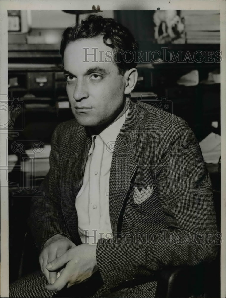 Load image into Gallery viewer, 1936 Press Photo Sigmind Schaps admits to being with Florence Castle
