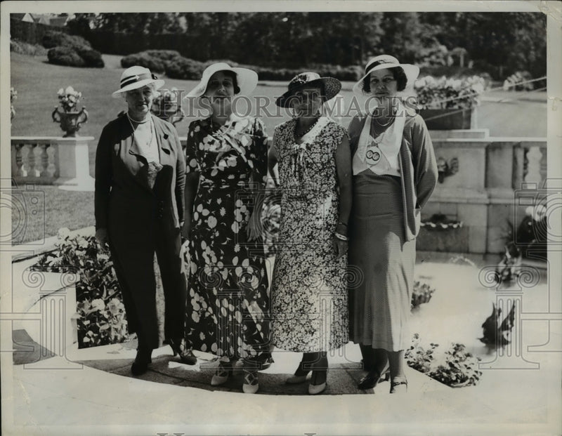 Load image into Gallery viewer, 1934 Press Photo Lady Sparks attends benefit for Travelers Aid Society, Long Is.
