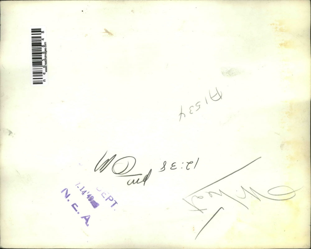 1949 Press Photo Frank Cain Prepares for Night Guarding of Wheat in Happy