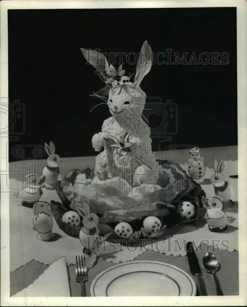 Load image into Gallery viewer, 1941 Press Photo Easter Bunnies
