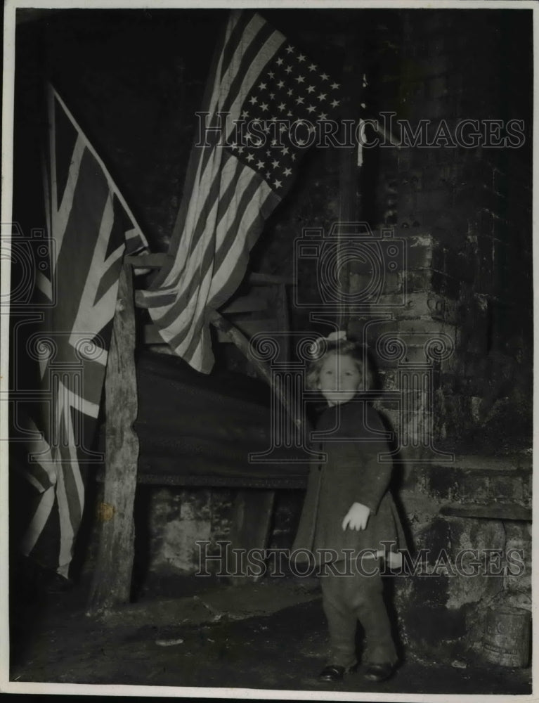 Load image into Gallery viewer, 1941 Press Photo Geraldine at the Somerset hostel in England
