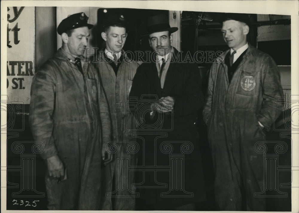 1931 Press Photo Sidney J. Williams With Three Truck Drivers with No Accidents