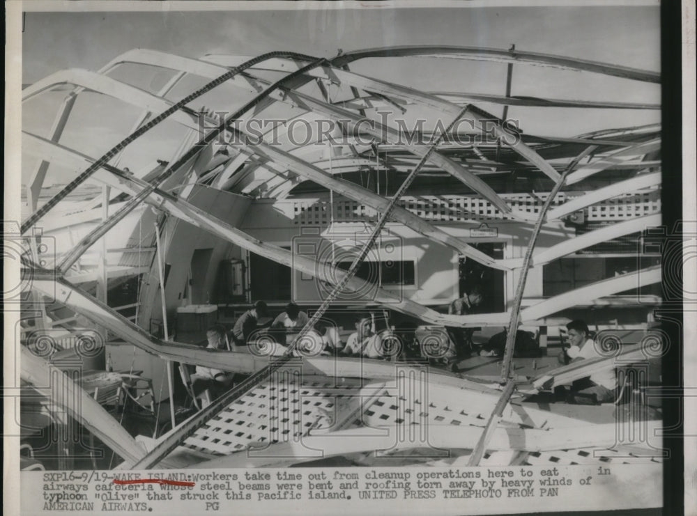 1952 Press Photo Wake Island Typhoon Olive Cleanup Workers Under Collapsed Bldg