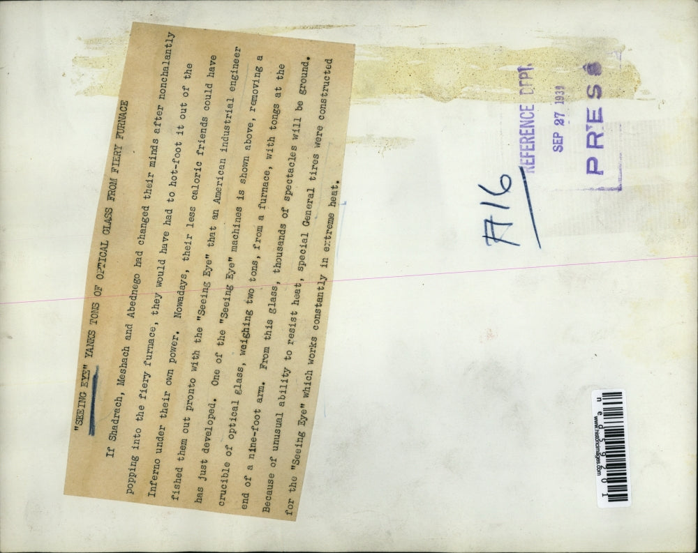 1939 Press Photo "Seeing Eye" Machine Removes Optical Glass from Furnace